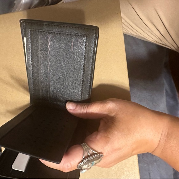 Men’s Wallet Black Bi-Fold Credit Card Slots - Picture 3 of 3